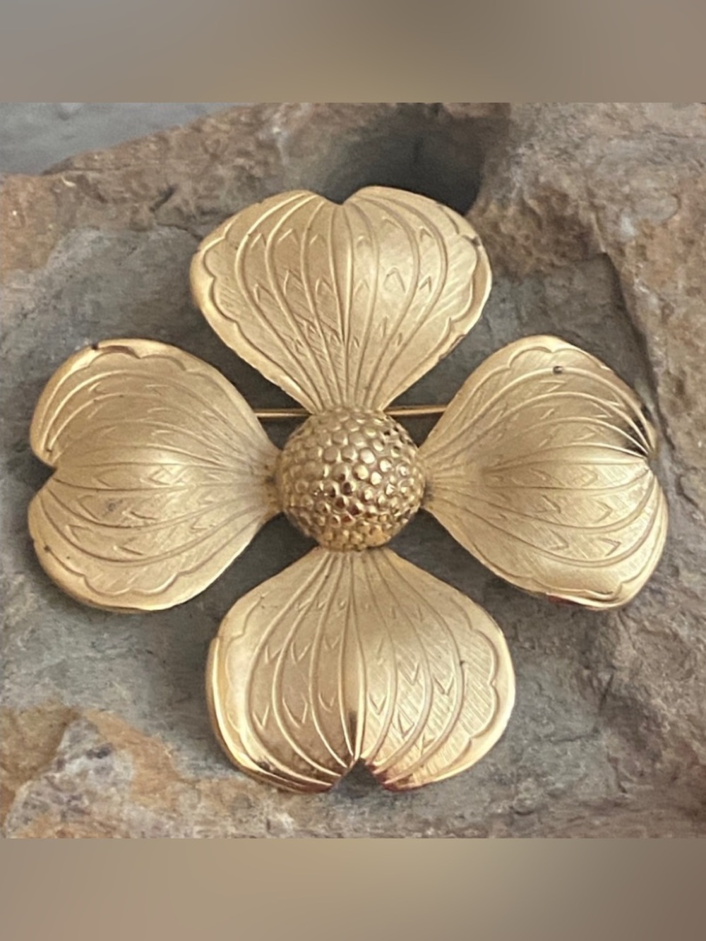 Vintage GIOVANNI Gold Tone Dogwood Flower Broach